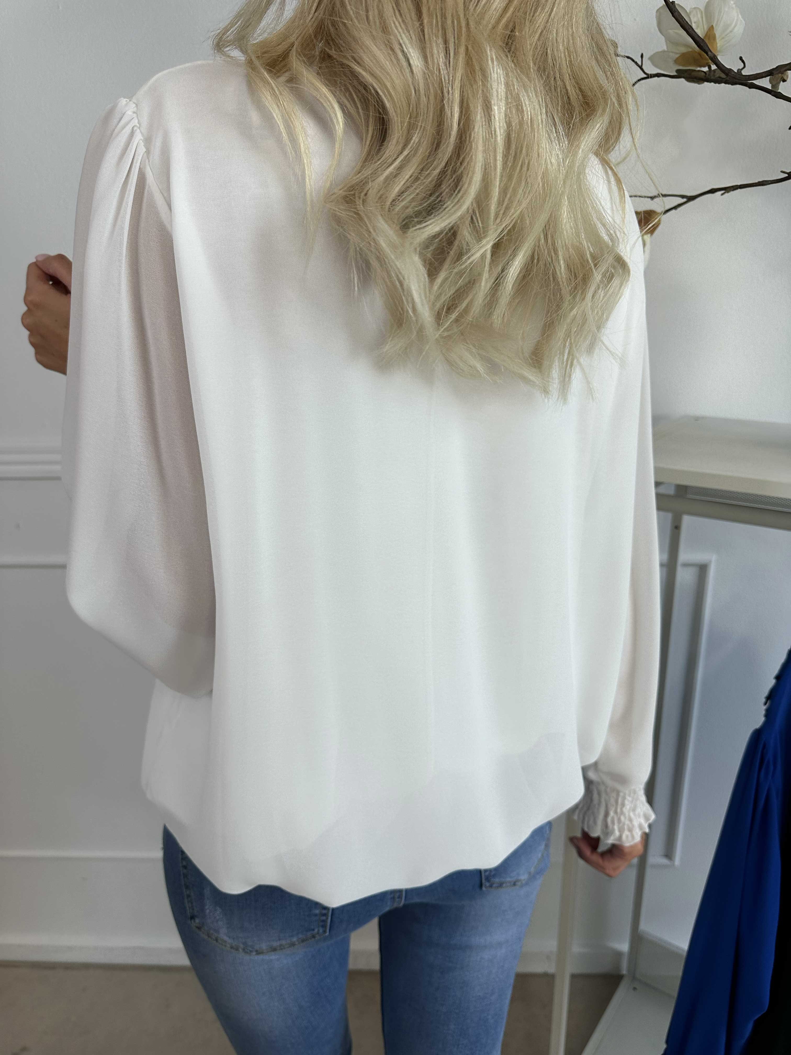 Addison - Tunika i chiffong med urringningsdetaljer